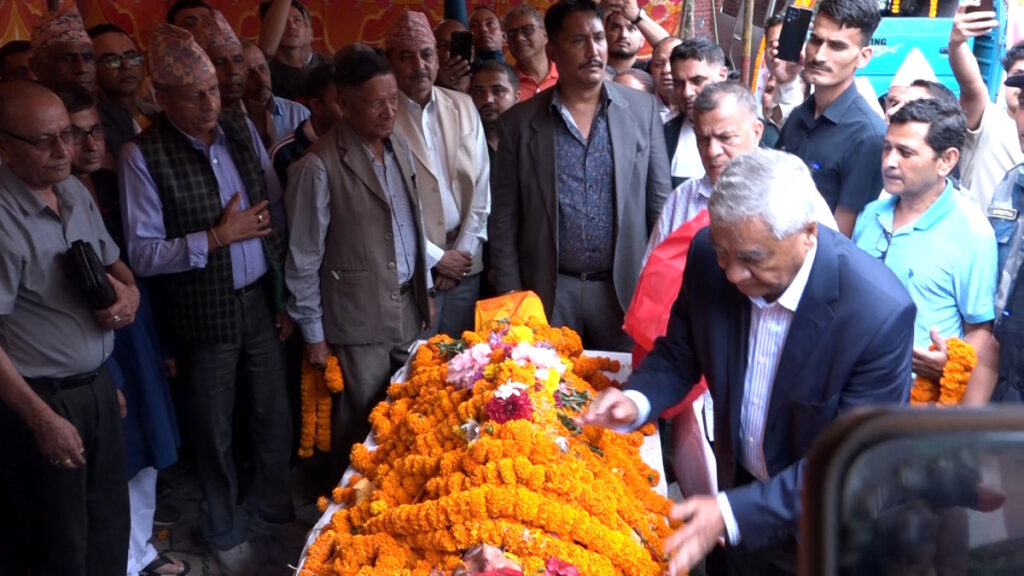 काँग्रेस नेता शास्त्रीको पार्थिव शरीर अन्तिम श्रद्धाञ्जलीका लागि पार्टी कार्यालयमा