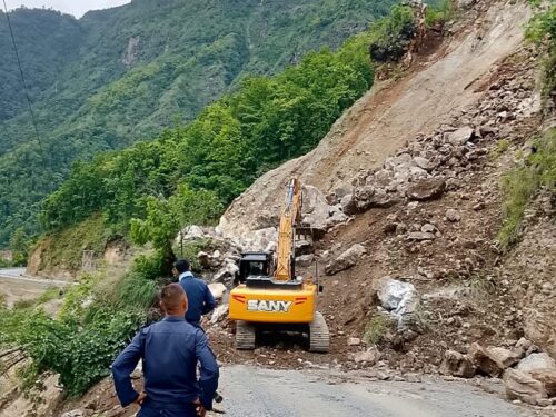 पहिरोका कारण गुल्मीको रिडी–वामीटक्सार सडक खण्ड अवरुद्ध
