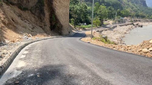 ‘ट्रयाक’ खुलेको दुई दशकपछि सडक कालोपत्र