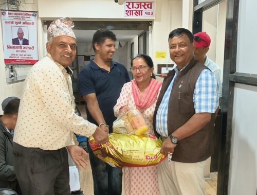 पोखरा–२६ मा अति विपन्न सुत्केरी महिलालाई सुत्केरी पोषण खर्च