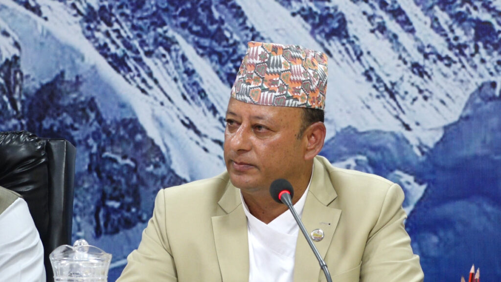 निजी क्षेत्रलाई सँगै लिएर ट्रान्समिसन लाइन बनाउने गरी सरकार अघि बढेको छः मन्त्री खड्का