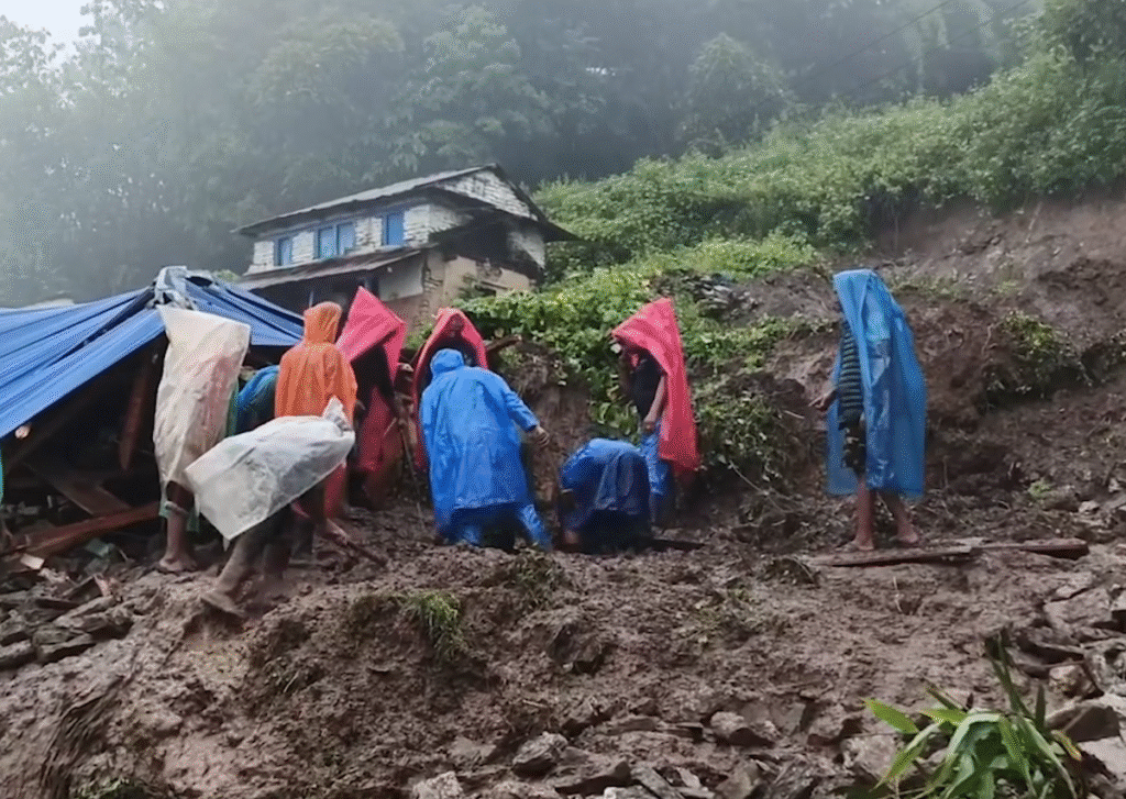 पर्वत पहिरोः दम्पत्ति नै मृत फेला