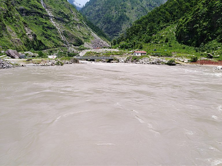 त्रिशुली नदीमा फसेका २ जनाको उद्धार