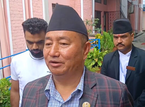 मुख्यमन्त्री लामाले आज राजीनामा दिँदै