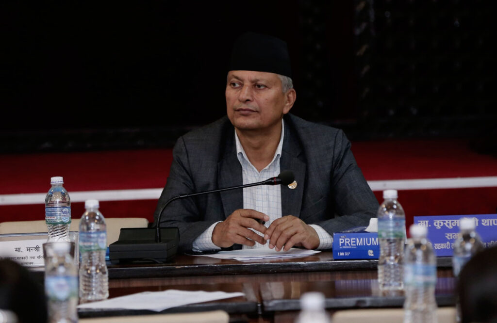 भुमीहिन दलित र भूमीहिन सुकुम्वासीसँग राजश्व लिँदैनौँः भूमीमन्त्री अधिकारी