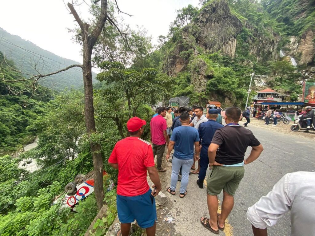 तनहुँ बस दुर्घटना अपडेट : ५ जनाको उद्धार