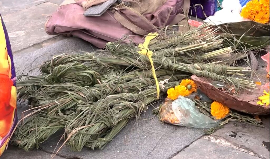 आज कुशे औँसी, घर–घरमा कुश भित्र्याईंदै, आज बुबाको मुख हेर्ने दिन