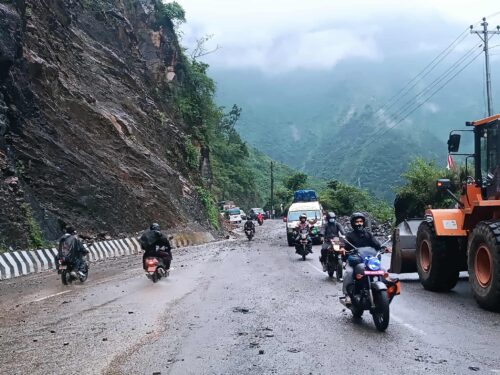 अवरुद्ध नारायणगढ-मुग्लिन सडक दुईतर्फी खुल्यो