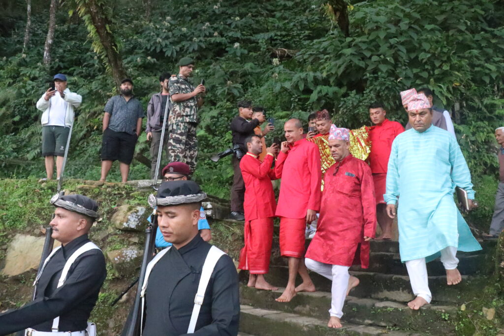बडा दशैंको सातौं दिन आज फूलपाती, घरघरमा शुभसाइतको प्रतीक फूलपाती भित्राइँदै