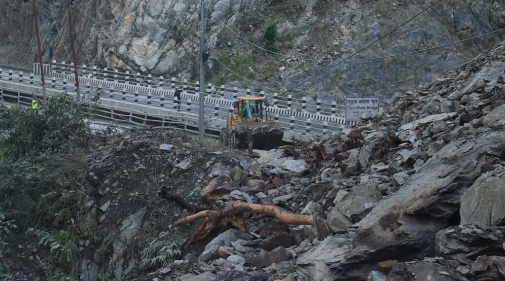 तुइनखोलाको पहिरो पन्छाउने काम जारी, अझै केही समय लाग्ने