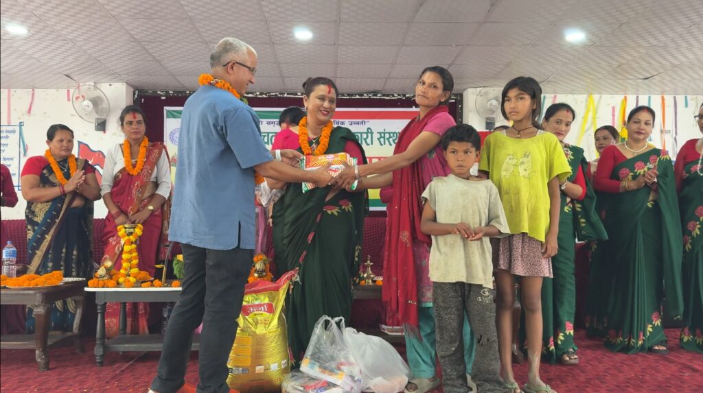 दिदीबहिनी सहकारीले बिपन्नलाई मुठ्ठीदान