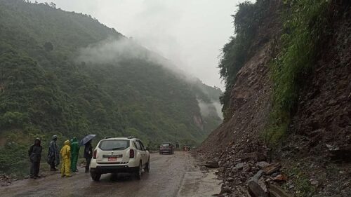 बाढी पहिरोका कारण बागमती र कोशी प्रदेशका केही सडक अझै अवरुद्ध