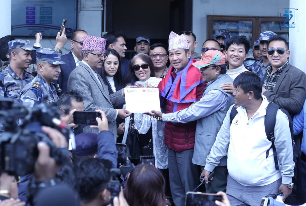 हर्क साम्पाङले पाए दल दर्ताको प्रमाणपत्र