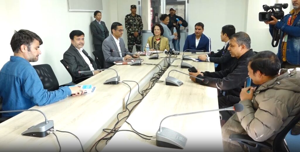 स्वास्थ्यमन्त्रीलाई प्रदीप पौडेलको आग्रहः ‘अघिल्लो सरकारले गरेका सुधारात्मक कार्यहरूलाई निरन्तरता दिनुस्’