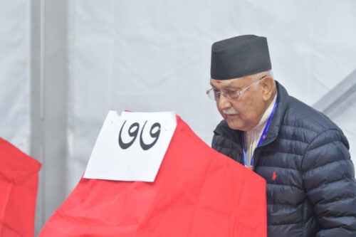 एमाले अध्यक्षमा ओली, लगातार तेस्रो जित