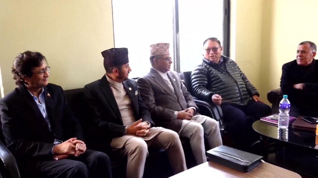 फागुन २१ मा निर्वाचन गर्नुको विकल्प छैनः सञ्चारमन्त्री खरेल