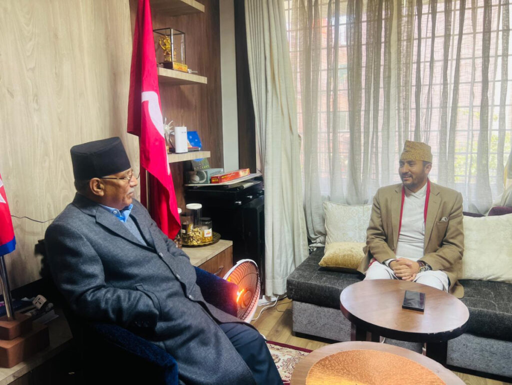 नेपाली कम्युनिस्ट पार्टीका संयोजक दाहालसँग सञ्चारमन्त्री खरेलको भेट