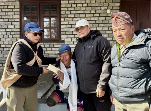 तमु ल्होछार आगमनमा तमु धिंले औषधि उपचारका लागि १० बिरामीलाई २ लाख ५० हजार सहयोग