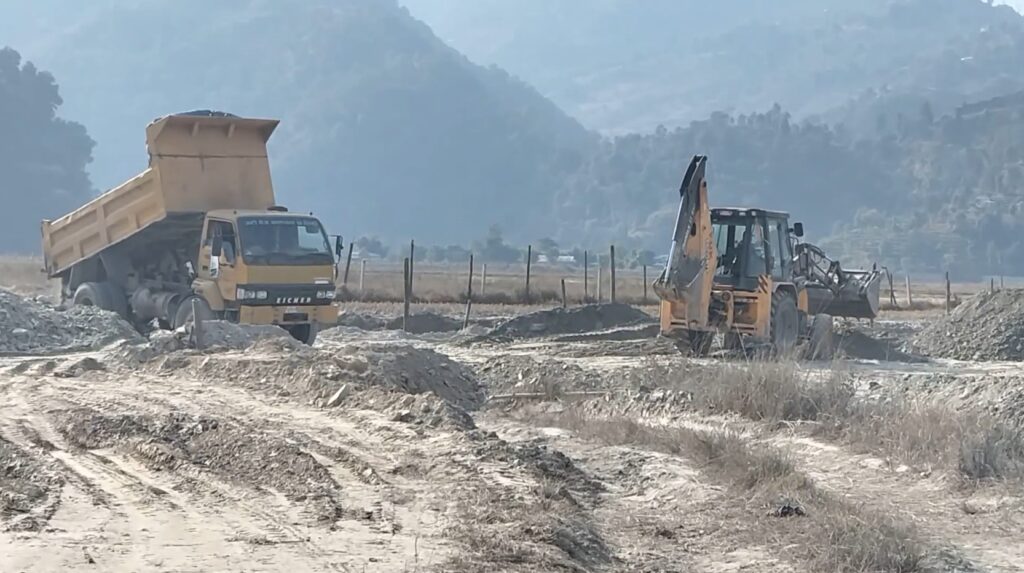 फेवा तालको सिमसार क्षेत्रमा कानुन विपरित माटो पुर्ने युवराज खतिवडामाथि अनुसन्धान गर्न पाँच दिन म्याद थप