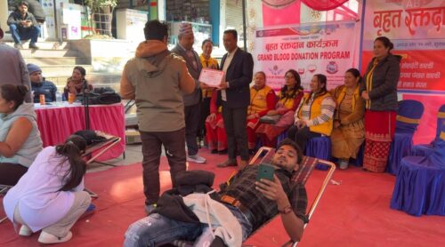 कास्की आदर्श समाज र लायन्स क्लब अफ पोखरा अर्पनको रक्तदानमा ३५ युनिट रगत संकलन