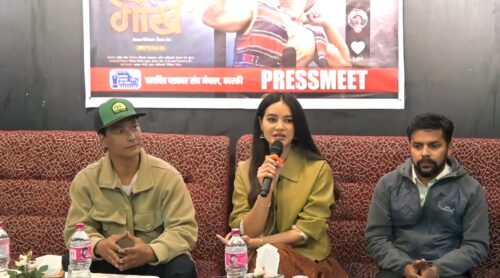 नेपाली सिनेमा ‘भाइरल गोर्खे’ को टिम पोखरामा