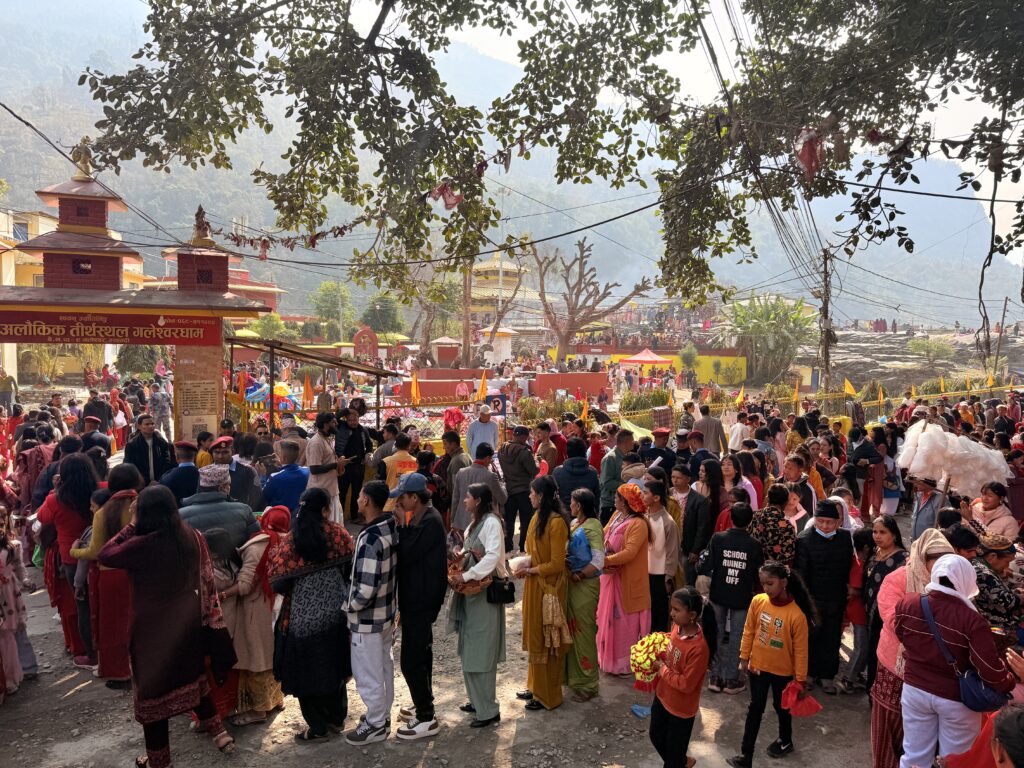 गलेश्वर मन्दिरमा महाशिवरात्री पर्वमा भक्तजनको थामिनसक्नु भिड
