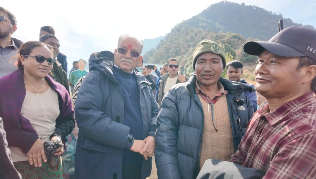 जनयुद्धकालीन संकल्प र दृढतासहित अघि बढ्छौँ : प्रचण्ड