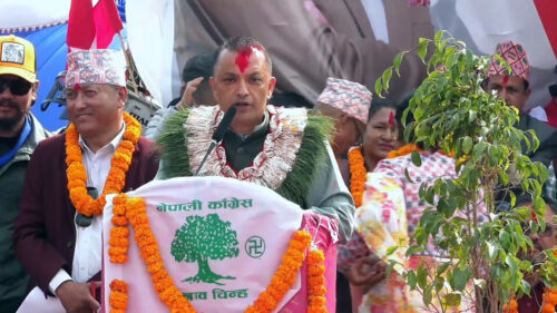 ओली र बालेन ‘दुवै अतिवादी’ : गगन थापा