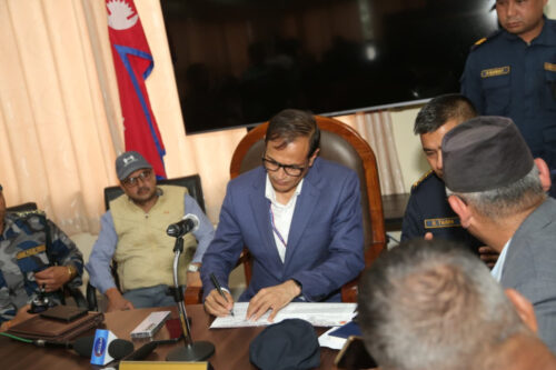 राजनीतिक विषयमा प्रवेश गर्दैनौँ तर अशान्ति फैल्याउने गतिविधि रोक्छौँः प्रमुख जिल्ला अधिकारी पौडेल