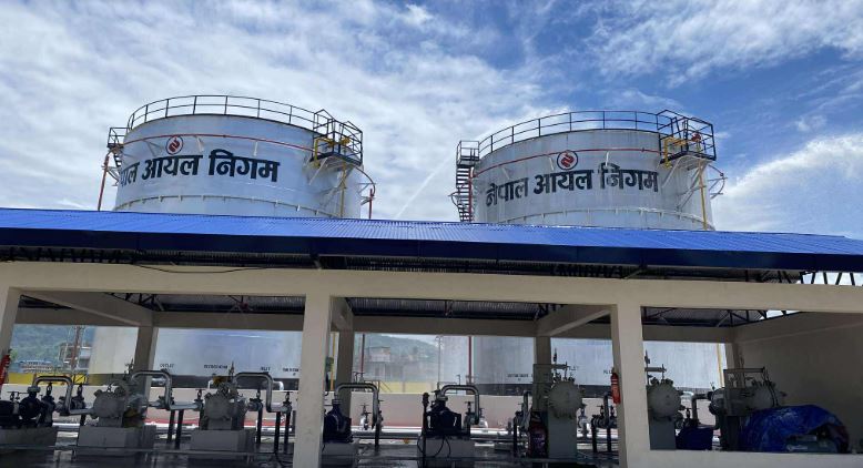 पेट्रोलमा १५ र डिजेल-मट्टितेलमा १० रुपैयाँ मूल्य बढ्यो