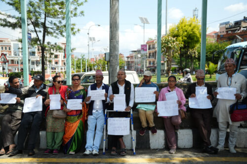 माईतीघरमा अभियानकर्मीको प्रश्नः जनताको लागि सिंहदरबारको ढोका किन बन्द ?