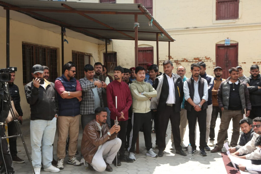 विद्यार्थी संगठनमाथि प्रतिवन्धबारे सरकारको निर्णयविरुद्ध १५ दलीय संगठनद्वारा देशव्यापी आन्दोलन घोषणा