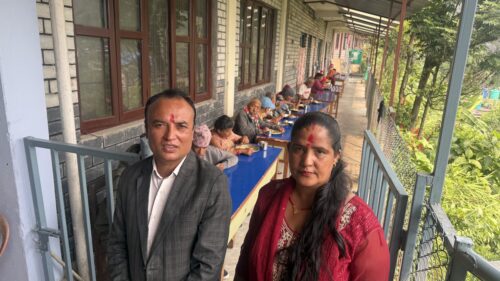 वैवाहिक बर्षगाँठको अवसरमा पोखरा वृद्धाश्रममा भोजन