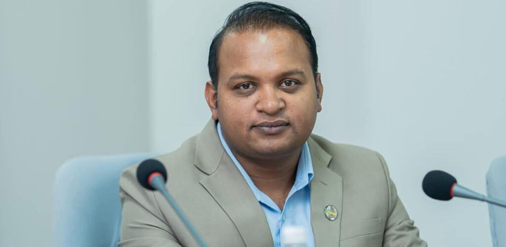 श्रम मन्त्री साह बर्खास्त, स्वास्थ्यमन्त्री मेहतालाई चेतावनी