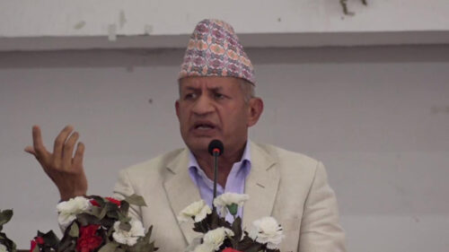 प्रधानमन्त्रीलाई प्रदीप ज्ञवालीको प्रश्नः ‘वागमती किनारमा बगिरहेका आँशुले कसरी नेपाल हाँसिरहेको देखिन्छ ?’