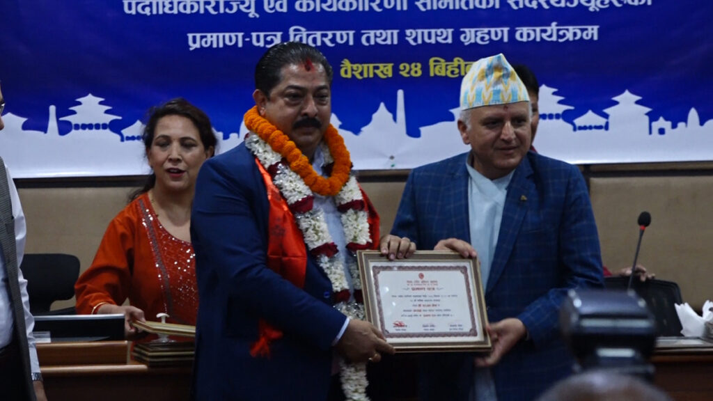 नवनिर्वाचित अध्यक्ष श्रेष्ठद्वारा पदभार ग्रहण