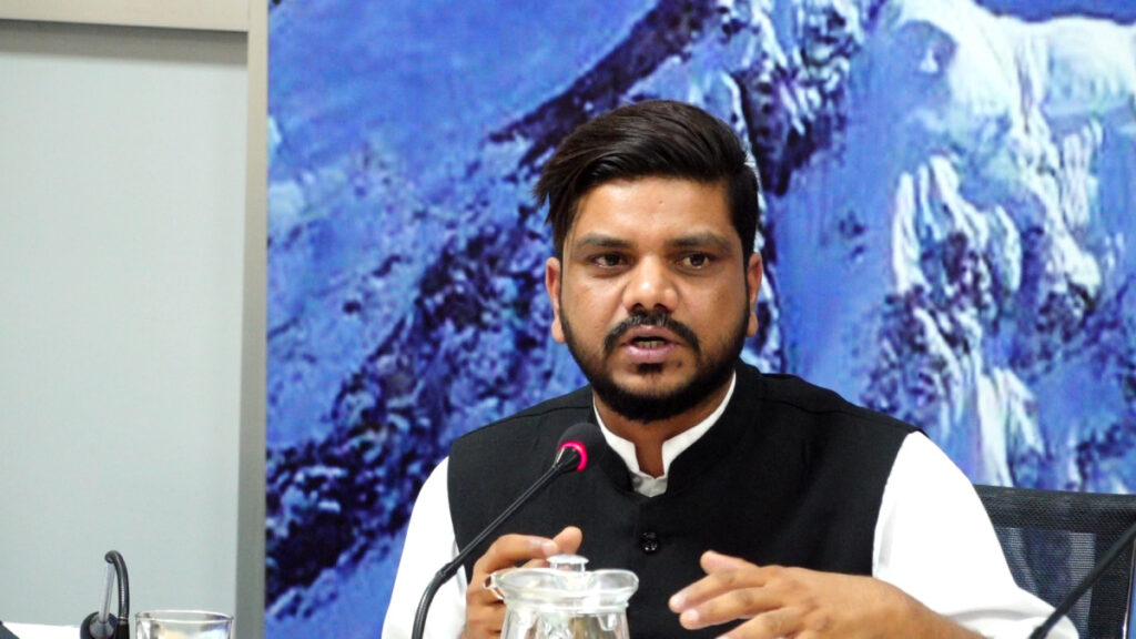 वैदेशिक रोजगारीमा हुने ठगी नियन्त्रण गर्न पर्याप्त जनशक्ति नै छैनन्ः मन्त्री यादव