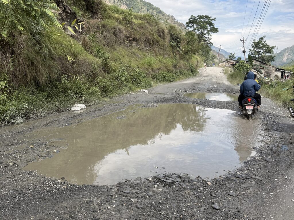 रणवाङ–दरवाङ सडक अलपत्र, स्थानीयलाई दैनिक सास्ती