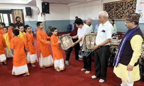 १० गुरुकुल विद्यालयका ५ सय विद्यार्थीलाई शैक्षिक सामाग्री सहयोग