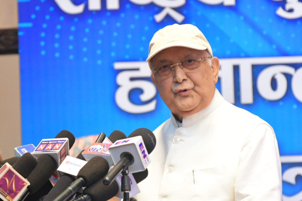 एमाले लडेको हो, मरेको होइन, फेरि धुलो टकटक्याएर उठ्छौँः अध्यक्ष ओली