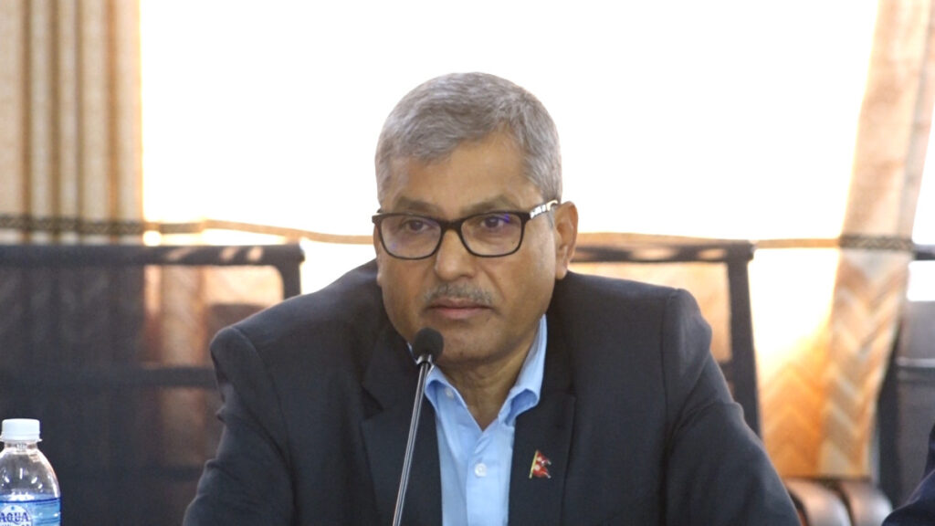 मौद्रिक नीति लचिलो आउँछ, कसिलो गर्नुपर्ने कुनै कारण छैनः पूर्वगभर्नर अधिकारी