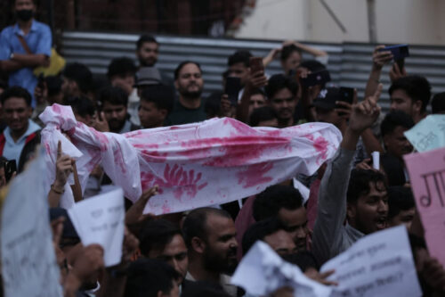 माईतीघरमा अखिल क्रान्तिकारी–‘कालो चश्मा, कालो कोट, देख्दैन, जनताको चोट’