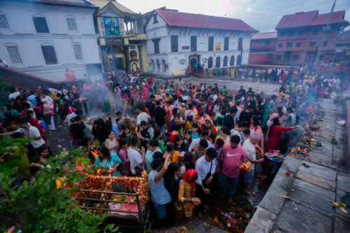 आज साउन महिनाको पहिलो सोमबार, देशभरका शिवालयहरुमा भक्तजनको भीड