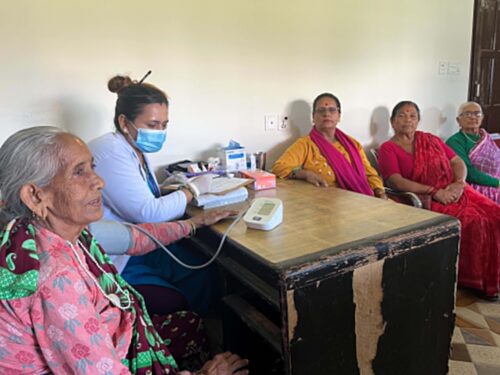 पाेखरा १२ मा ज्येष्ठ नागरिकलाई निशुल्क स्वास्थ्य परिक्षण