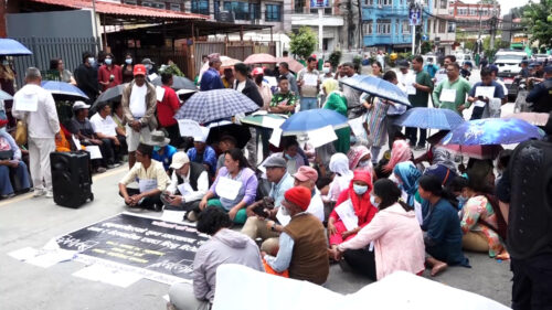 गरिबलाई नजिस्का सरकार भन्दै माईतीघरमा प्रदर्शन
