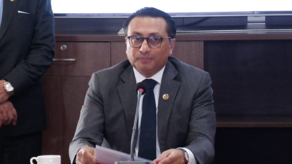 आर्थिक रुपान्तरणका लागि ‘नीतिगत आत्मविश्वास’ आवश्यक, राष्ट्र बैंकलाई समस्या समाधान गर्ने नियामक बन्न अर्थमन्त्रीको आग्रह