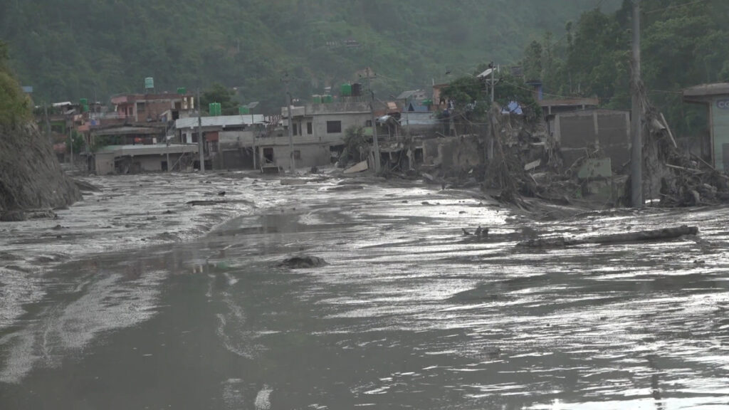 त्रिशूली नदीमा आएको भीषण बाढीले रसुवादेखि चितवनसम्म ठूलो क्षति, खोज तथा उद्धार कार्य तिब्र