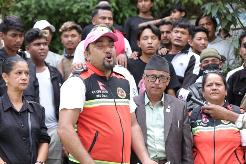 त्रिपुरेश्वरमा आत्मदाहको प्रयास गरेका दोङको निधन, कीर्तिपुर अस्पताल परिसरमा तनाव