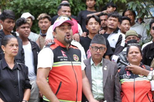 त्रिपुरेश्वरमा आत्मदाहको प्रयास गरेका दोङको निधन, कीर्तिपुर अस्पताल परिसरमा तनाव