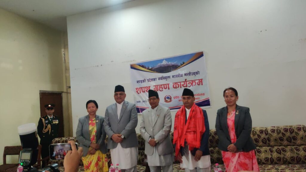 गण्डकी प्रदेशमा मन्त्रिमण्डल विस्तारः नवनियुक्त मन्त्री फणीन्द्र देवकोटाद्वारा शपथ ग्रहण